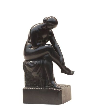 null Henry PARAYRE (1879-1970)
Femme assise 1926
Sculpture sur ébène signée et datée....