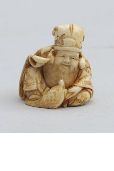 null NETSUKE en ivoire représentant le dieu Ebisu, une coupe de sake à la main et...