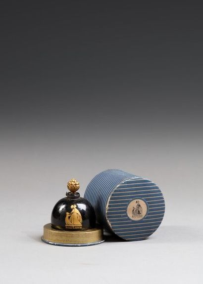 null Jeanne Lanvin - "Le Chypre" - (1924)

Flacon modèle "boule noire" en verre opaque...