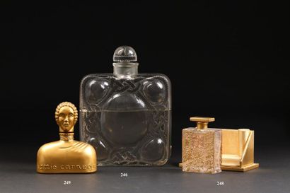 null Hattie Carnegie - "Perfume N°7" - (années 1930 - New-York)

Elégant flacon en...