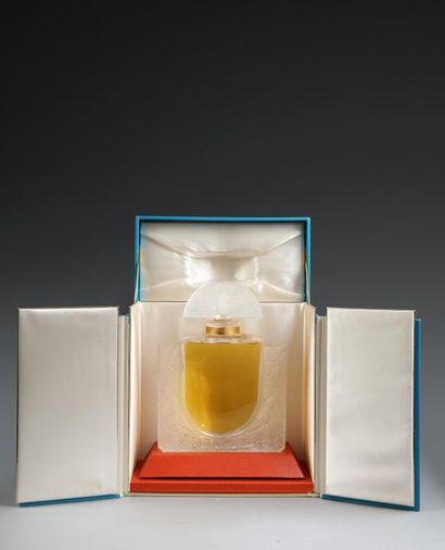  Lalique parfums - "Chèvrefeuille" - (1992) 
Présenté dans son imposant coffret en...