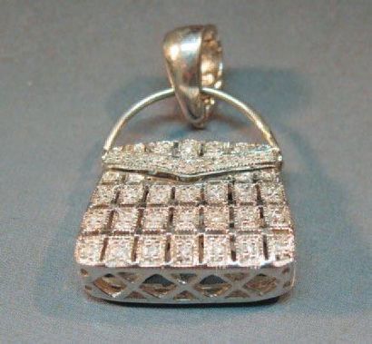 null Breloque en or gris 14 K repercé stylisant un sac à main serti de diamants Système...