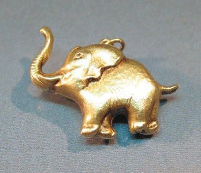 null Pendentif en or jaune stylisant un éléphant. Poids : 1,50 g