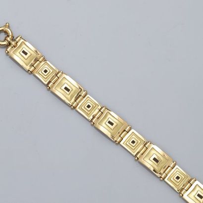 null TOURNAIRE

Bracelet en or jaune 750 millièmes, à maillon rectangulaire, alterné...