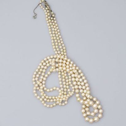 null Collier de perles de culture Akoya, à double rang, en chute, de 7,3 à 2,9 mm,...