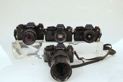 null CONTAX, ensemble de quatre appareils. Boitier Contax 139 Quartz (manques et...