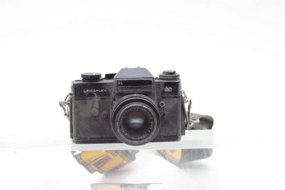 null LEICA, LEITZ. Boitier Leicaflex (SL) (1971) n°1275804 avec objectif Summicron-R...