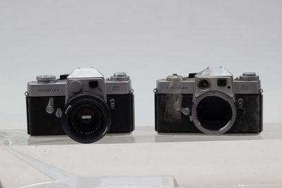  LEICA, LEITZ. Ensemble de deux appareils. Boitier Leicaflex (1965) n°1119014 avec...