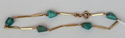 null Bracelet en or jaune orné de cinq turquoises. Poids brut: 5 g 