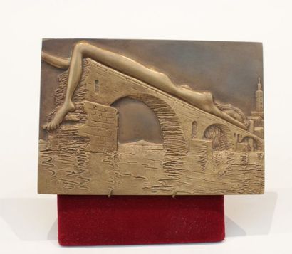 null MAN RAY (1890-1976)
Pont Brisé
Epreuve bas relief d'édition multple en bronze...
