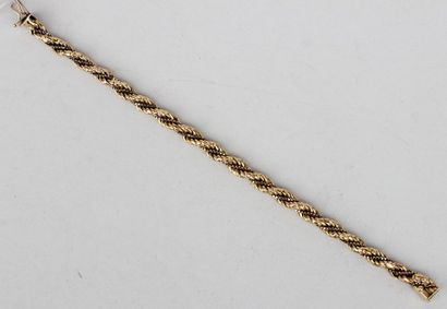 null BRACELET souple en or jaune 750°/00 torsadé. Long.: 19 cm. Poids: 13.5g