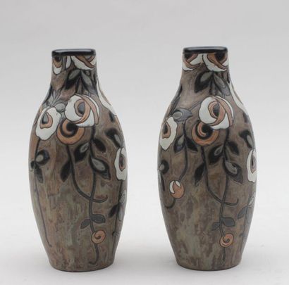 null Charles CATTEAU (1880-1966)
Paire de VASES en grés porcelainique à décor floral...