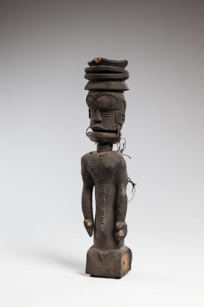 null IBIBIO, Nigéria

Marionnette à machoire et bras mobiles, utilisée dans les rites...