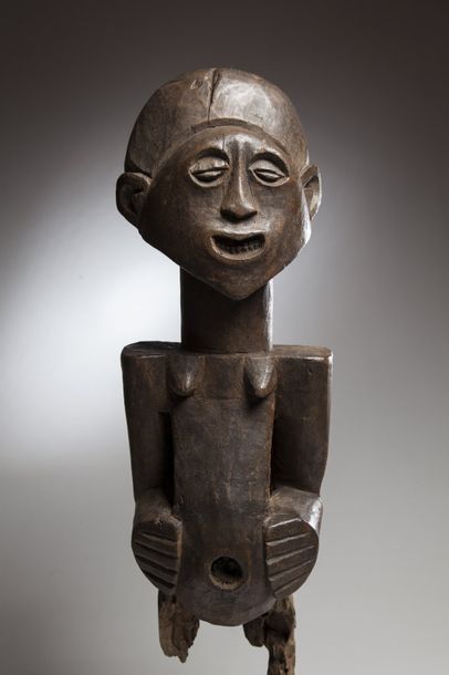 null SONGE, République Démocratique du Congo

Statue "Nkishi" au menton pointu caractéristique...