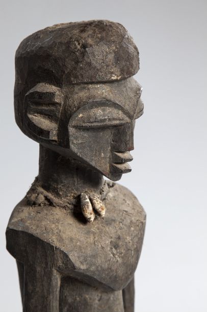 null LOBI, Burkina Faso

Statue masculine à patine sacrificielle. Elle porte au cou...