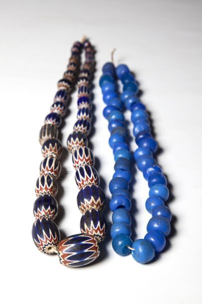 null BAMILEKEE et KIRDI, Cameroun

Deux colliers de perles en pâte de verre d'origine...