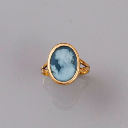 null Bague en or jaune 750°/00 avec camée. Poids brut: 3,9 g 