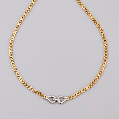 null Collier en or jaune 750°/00 avec motif entrelacé, double anneau avec pavage...