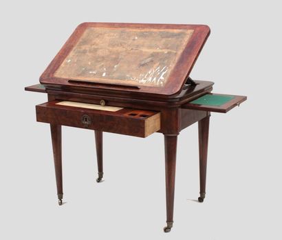 null Table à la TRONCHIN en placage d'acajou, trvail XIXe siècle 79 x 90.5 x 55.5...