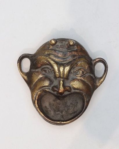 null Petite lampe à huile en bronze representant un masque grotesque



8 x 8,5 ...