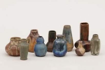 null Ensemble de dix vases miniatures en grès et céramique émaillés de formes diverses...