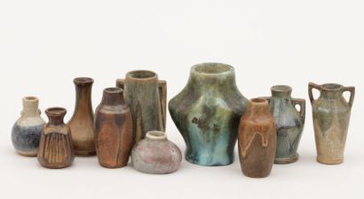 null Ensemble de dix vases miniatures en grès émaillé de formes diverses (ref 11...