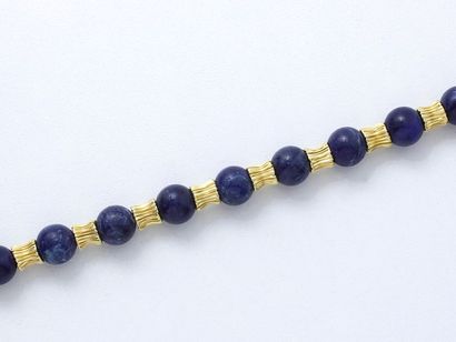 LALAOUNIS Bracelet articulé en or 750 millièmes décoré de perles de sodalite intercalées...