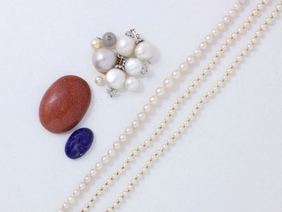 null Lot composé de perles de culture comprenant un collier, un rang non monté et...