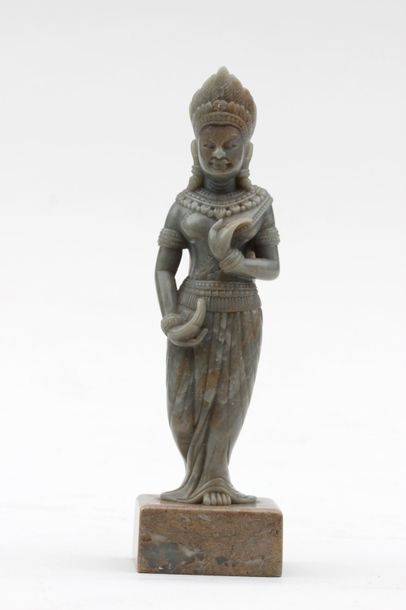 null Statuette en jade representant une divinité debout sur un socle asie du sud-est,...