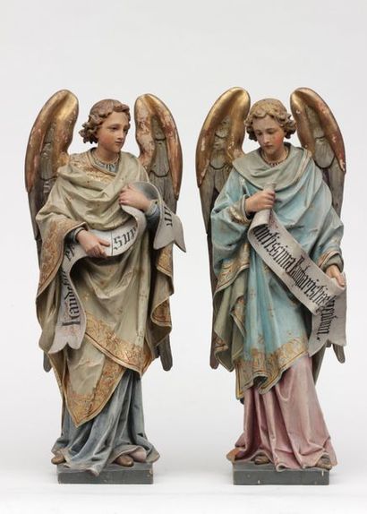 null Deux SCULPTURES en bois repris à la polychromie représentant deux anges debouts...