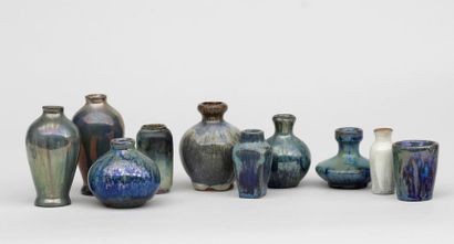 null Ensemble de Neuf vases miniatures en grès et céramique émaillés de formes diverses...