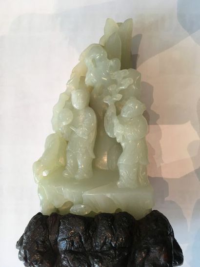 null Sculpture en jade representant deux personnages auprès d'un rocher et de palmiers,...