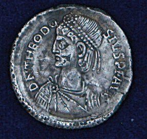 null MILLIARENSE de poids léger frappé par Théodose II à Constantinople, 408/423,...