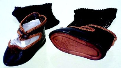 null Une paire de souliers en cuir de Bébé JUMEAU de taille 6 en très bel état avec...
