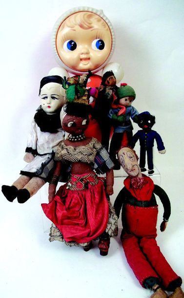 null Grand ensemble de poupées en tissu (Antillaise, Pierrot, groom, clown, et petit...