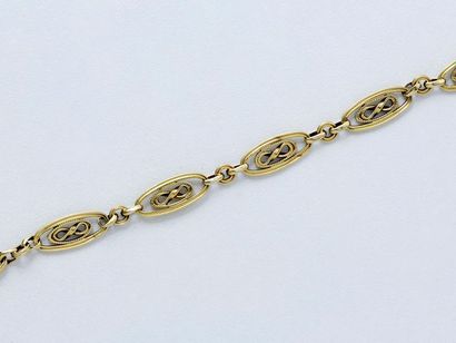 null Bracelet en or 750 millièmes, composé de maillons ovales filigranés, agrémenté...