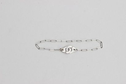 null DINH VAN

Petit bracelet "Menotte" en or gris 750°/00, marque de joallier. Poids:...