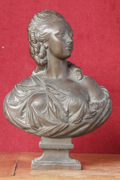 null ECOLE FRANCAISE
Buste de femme, epreuve en bronze, fonte d'édition à patine...