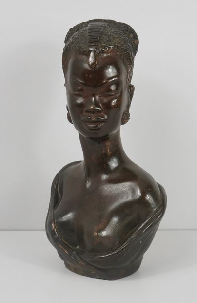 null Dufour W "Buste africaine" en bronze à patrine brune, signée. Ecole belge 20è...
