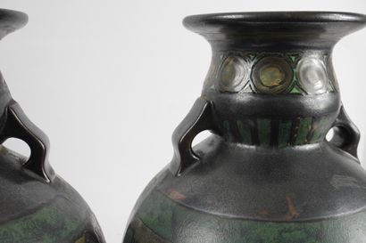 null Odetta Quimper HB, Paire de vase boule en céramique à décor en frise, motif...
