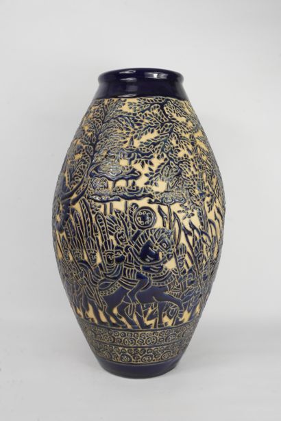 null "Than-Le" ou "Bien-Hoa" Indochine 1940-1950. Vietnam. Vase ovoide en céramique...