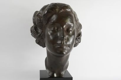 null Dupont Louis (1896-1967) Sculpture en bronze "Tête de femme", signée, H 30 x...