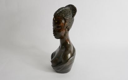 null Dufour W "Buste africaine" en bronze à patrine brune, signée. Ecole belge 20è...