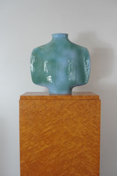 null Yves Mohy (1928-2004) non signé. Grand vase gourde de forme méplat en céramique...