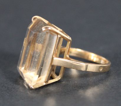 null 18k yellow gold cocktail ring set with a citrine.
Gross weight: 9.3 g