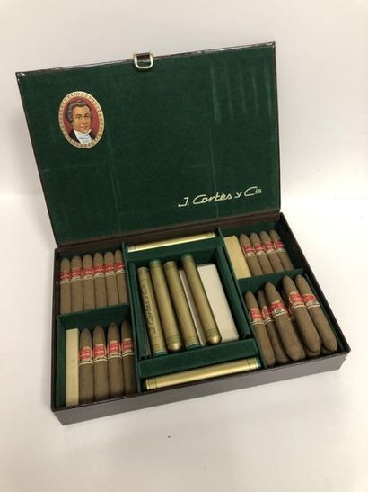  39 cigares J. CORTES (coffret de jeu, 5 sous tube, 1 abîmé)