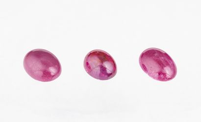  Set of three oval opaque ruby cabochons for a total of 21.07 ct. with traces of...
