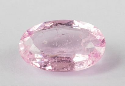 Morganite ovale de 3,59 carats. Couleur rose...