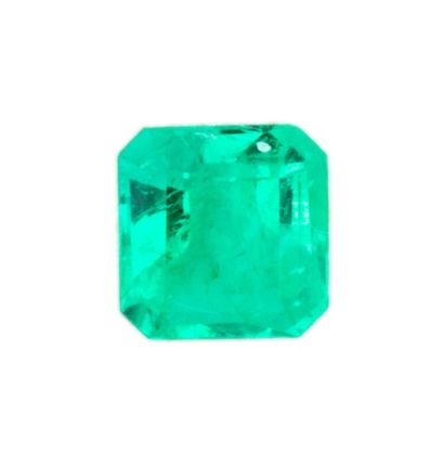  A natural emerald from Colombia of 0.494 ct., minor treatment. Medium to intense...