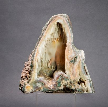  REMARQUABLE GEODE CATHEDRALE entièrement recouverte en son coeur de stalactites...